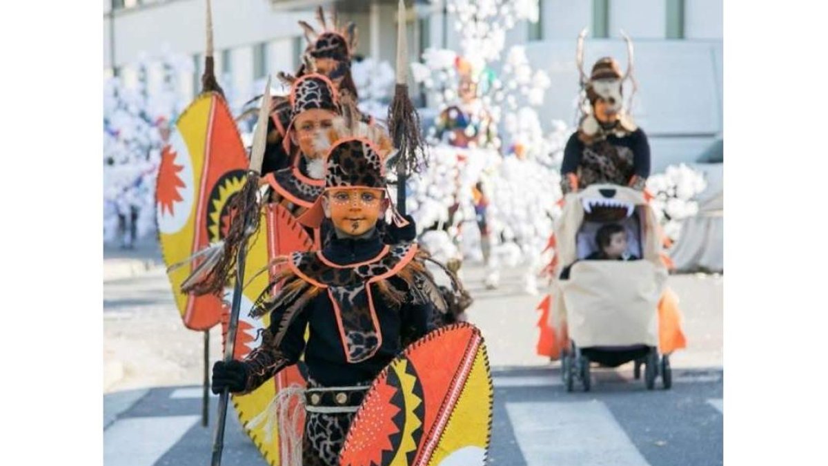 Los disfraces volverán a tomar las calles de Toreno el sábado 16. El desfile partirá de la calle El Instituto, frente al parque municipal.
