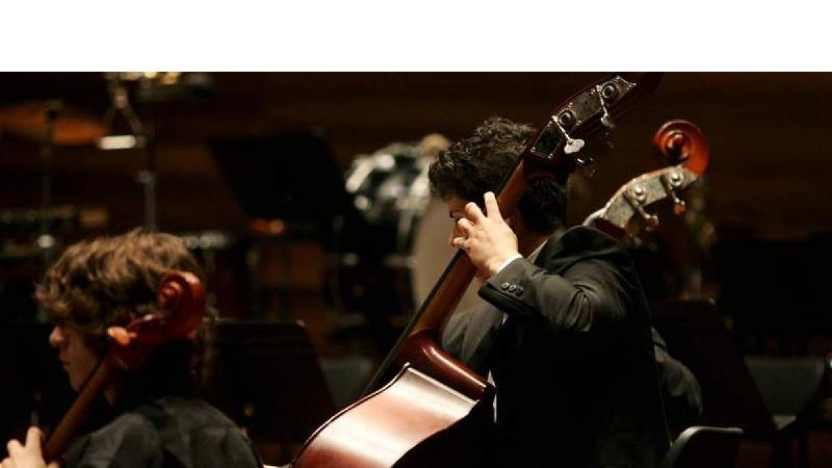 La banda de las Juventudes Musicales en un concierto.