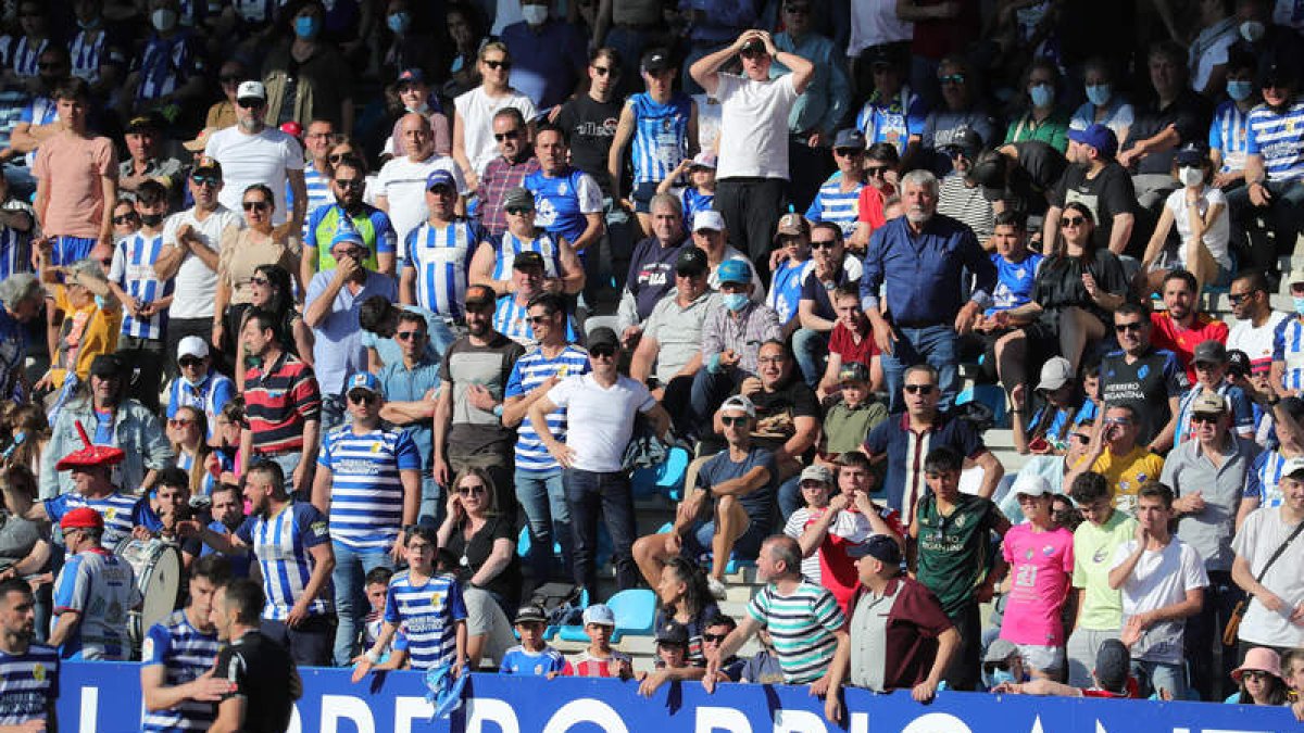 El Toralín ha sido esta temporada uno de los estadios que ha registrado mayor porcentaje de asistencia en la categoría. L. DE LA MATA