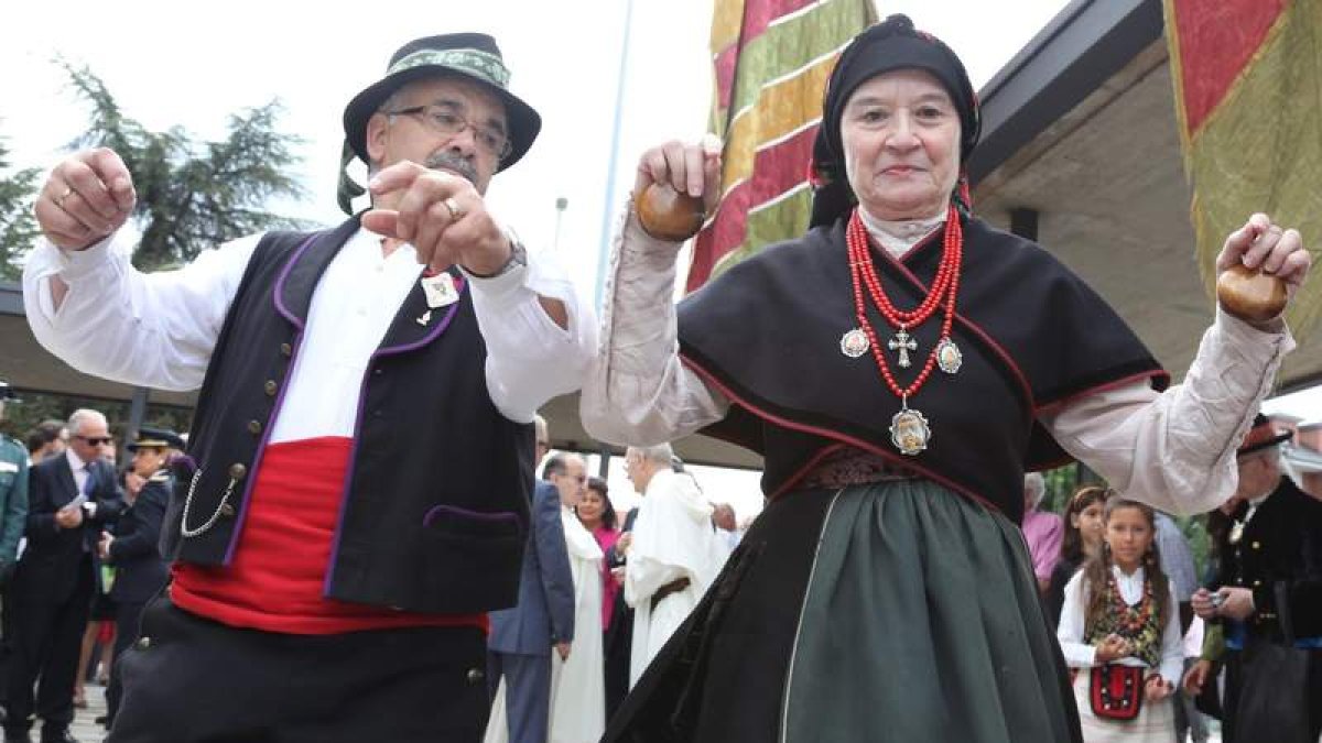 Bailes tradicionales para amenizar la mañana.