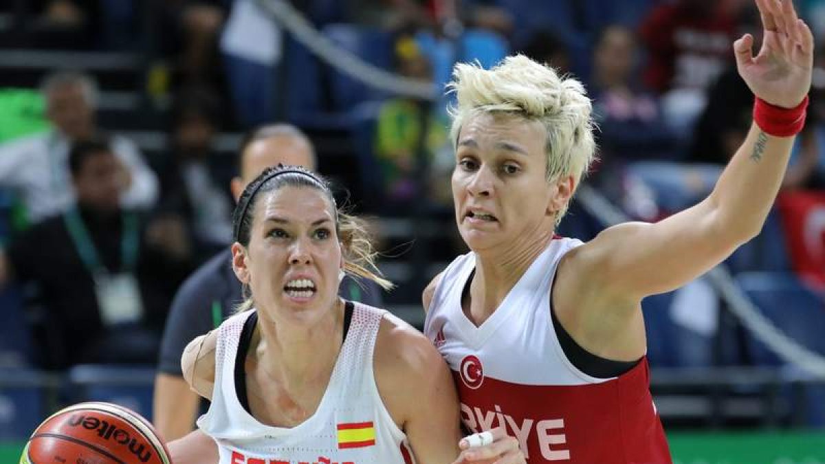 Anna Cruz logró la canasta del triunfo sobre la bocina. BABANI