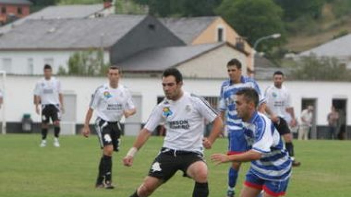 El Arenas sufrió en el último cuarto de hora a pesar de jugar con un jugador más.