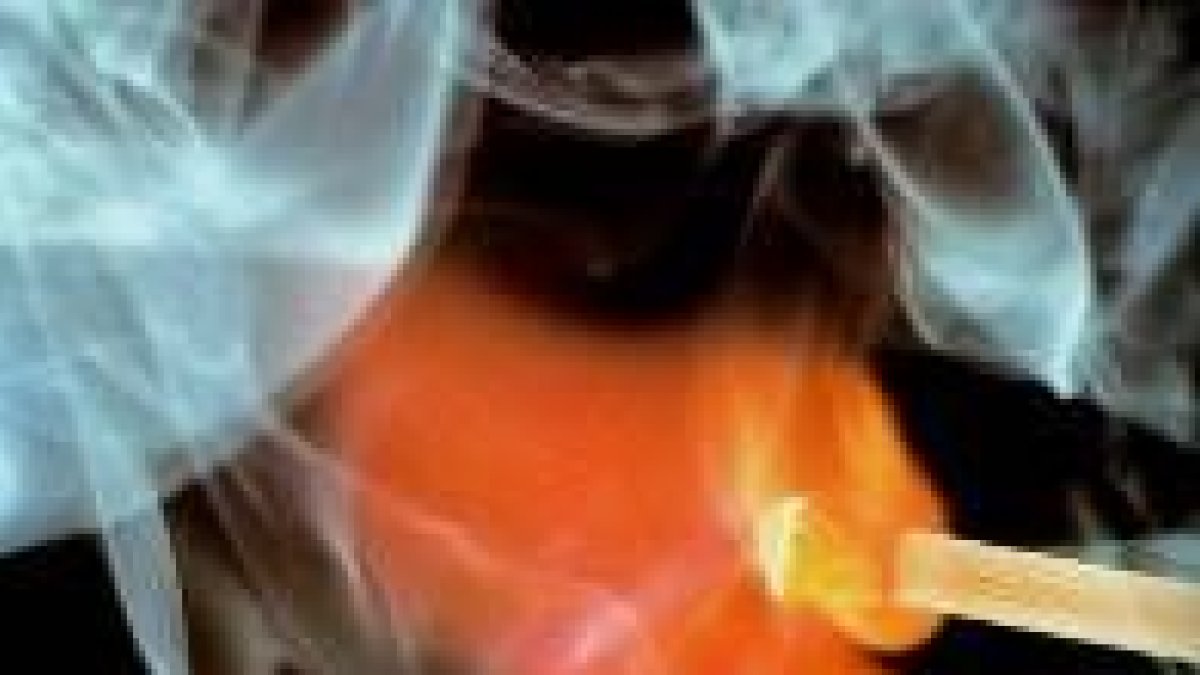 Detalle de una obra de la serie fuego y humo de Concha Prada