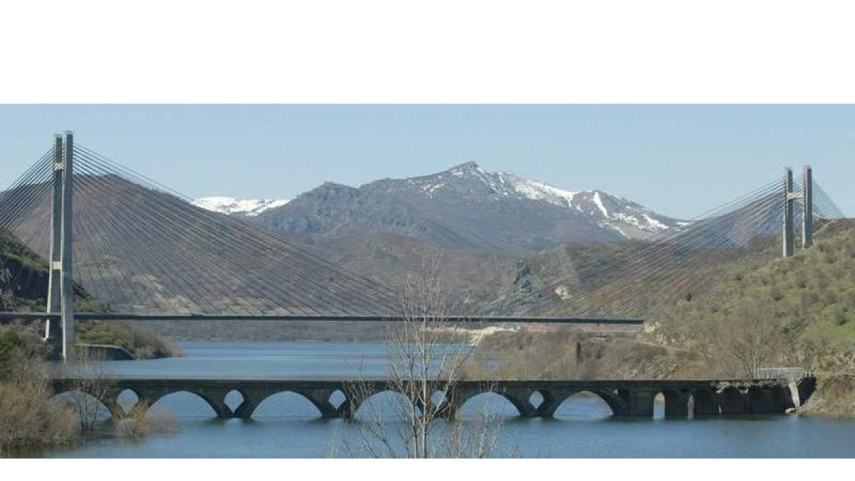 Imagen panorámica del pantano de Luna que será bordeado por la marcha ciclista en uno de sus tramos.