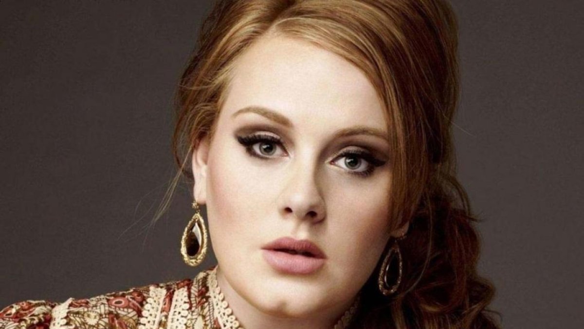 La cantante británica estaría planeando dejar de hacer giras multitudinarias para estar con su hijo, según 'The Sun'.