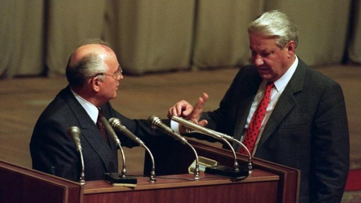 El presidente de la URSS, Mijail Gorbachov, (derecha)  con el presidente de la Federación Rusa, Boris Yeltsin, en agosto de 1991.