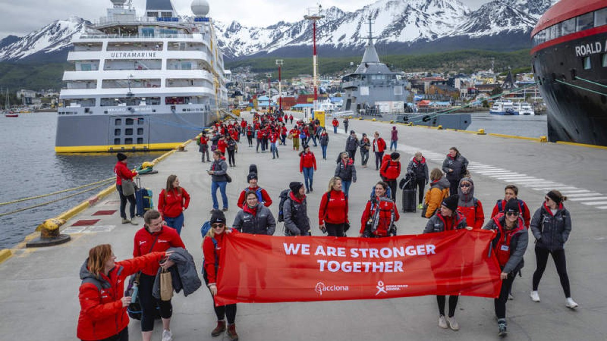 Salida de la primera expedición desde Argentina con destino a la península antártica. JOEL REYERO