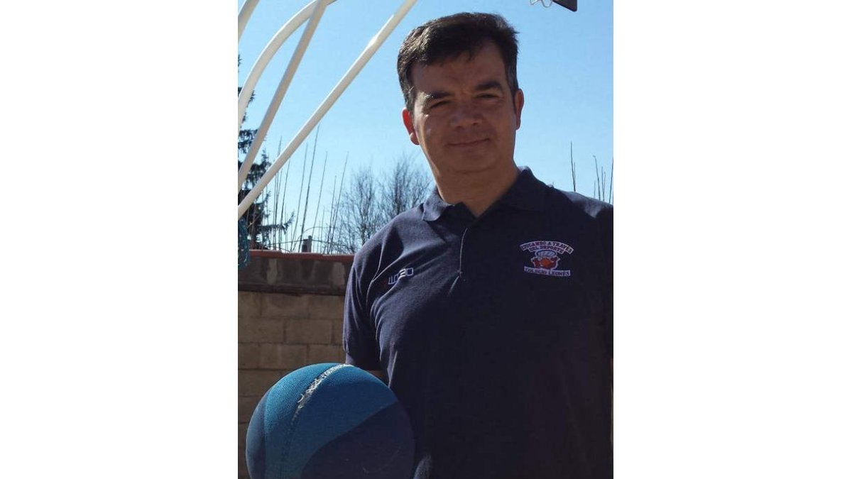 De Grado ejerce de profesor y entrenador en el Colegio Leonés. DL