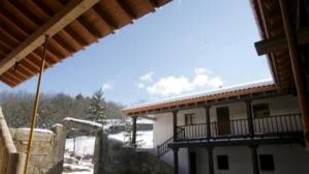 El típico corredor montañés del viejo caserón ha sido recuperado