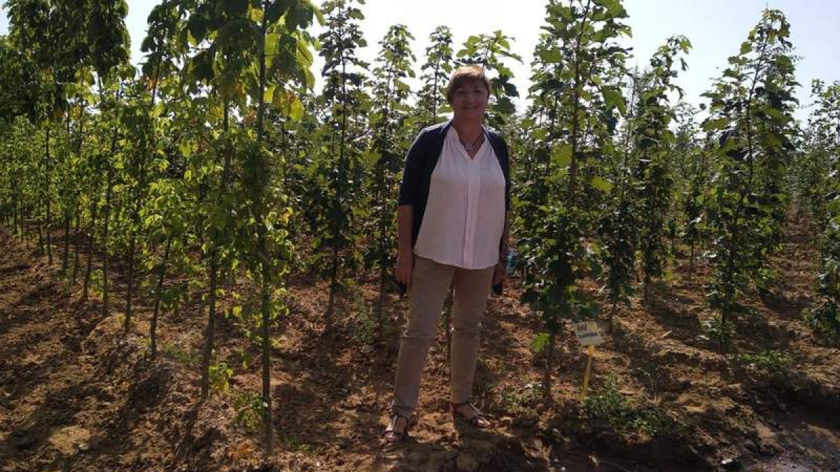 La diputada Avelina Vidal, en el Vivero Provincial. DL