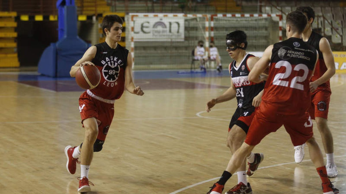El Ule Basket León no pudo hacer su juego. MARCIANO PÉREZ