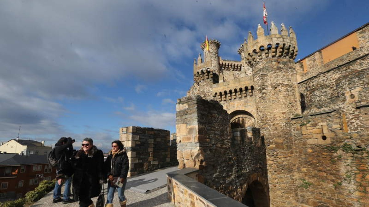 El Castillo es, sin duda, el gran emblema de Ponferrada. Ningún otro monumento ha conseguido hacerle sombra.