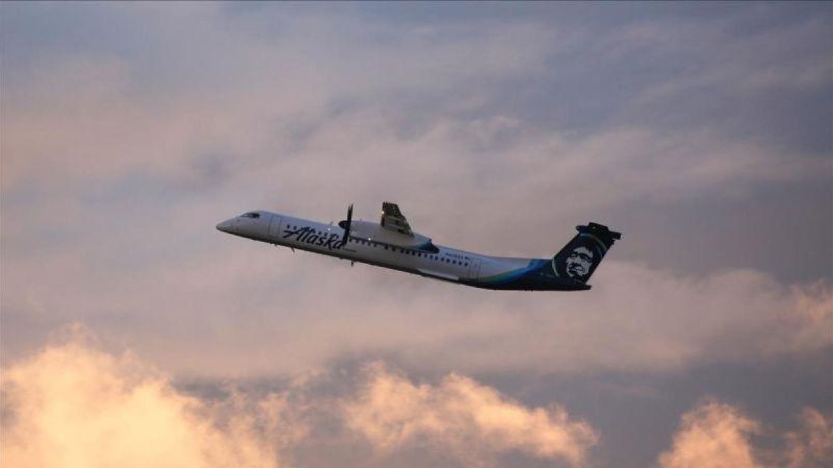 Un bombardier de Horizon Air, despega del aeropuerto de Seattle-Tacoma.
