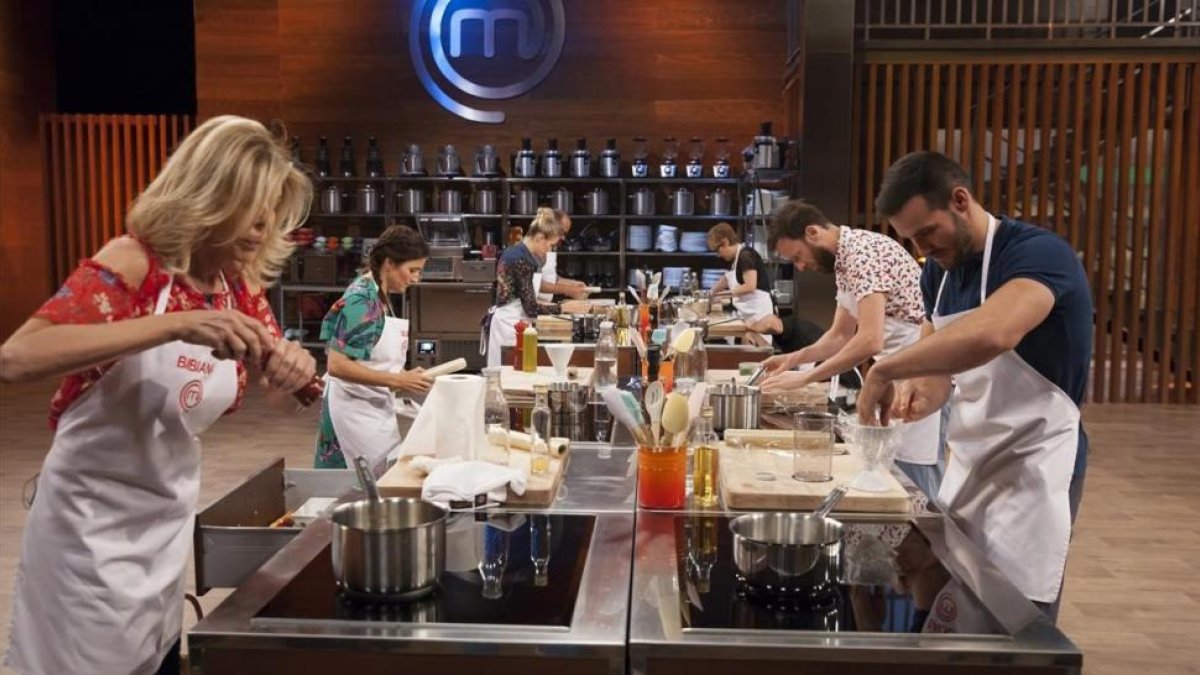 Los aspirantes a Masterchef celebrity se juegan el delantal dorado en La batalla del huevo.