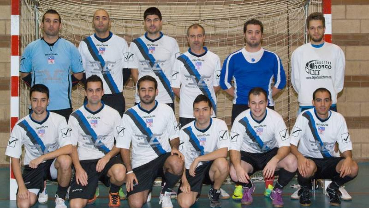 Formación del equipo del Maestros Cárnicos que disputa la competición liguera de la Asolefusa.