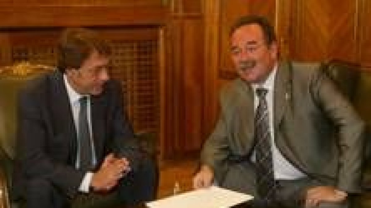 García Prieto (izquierda) y González Saavedra alcanzaron ayer pleno entrendimiento en su encuentro