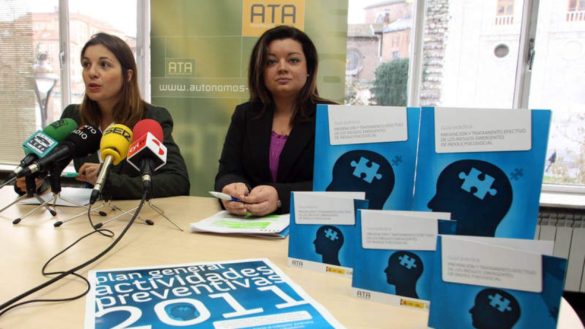 Soraya Mayo y María Jesús Pérez presentan el estudio.