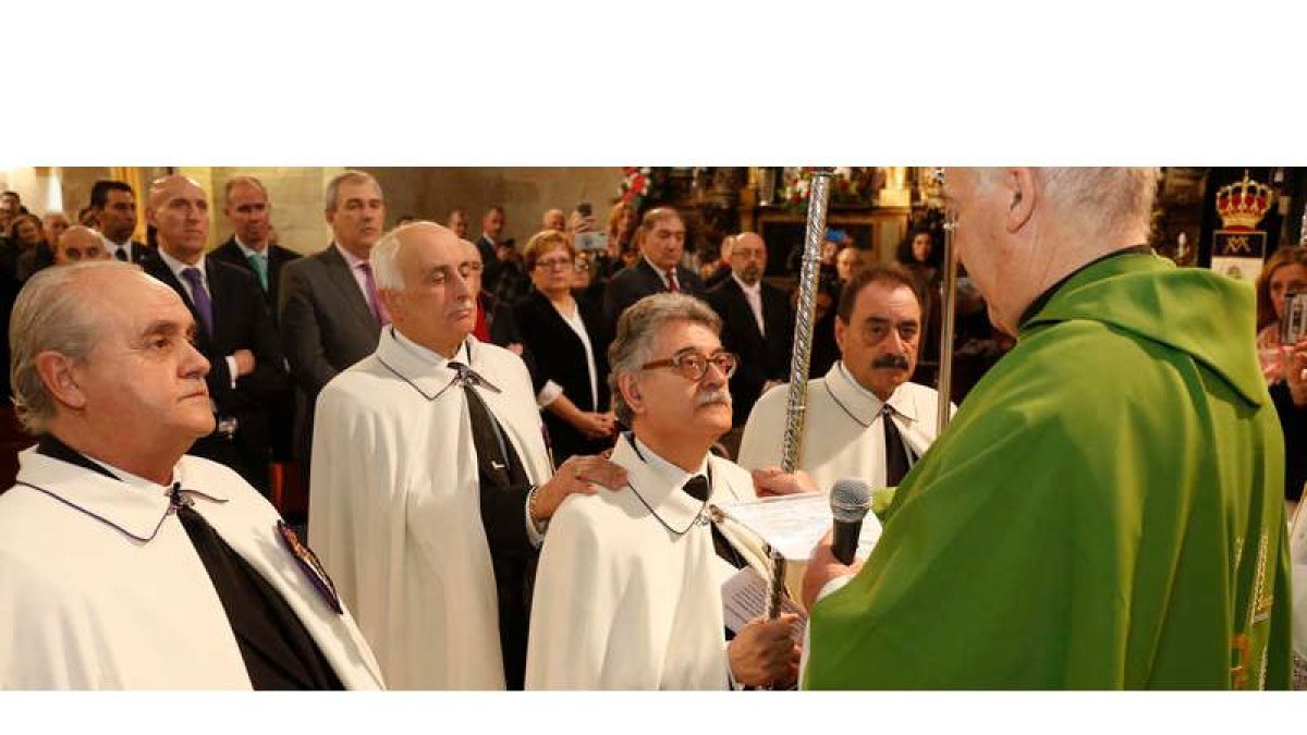 Arredondo (centro) tomó el relevo a José Luis González (izquierda).