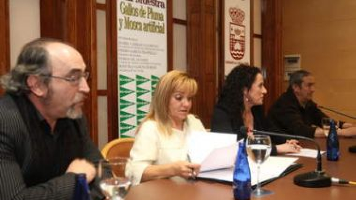 Pedro Trapiello e Isabel Carrasco, en la presentación de la muestra