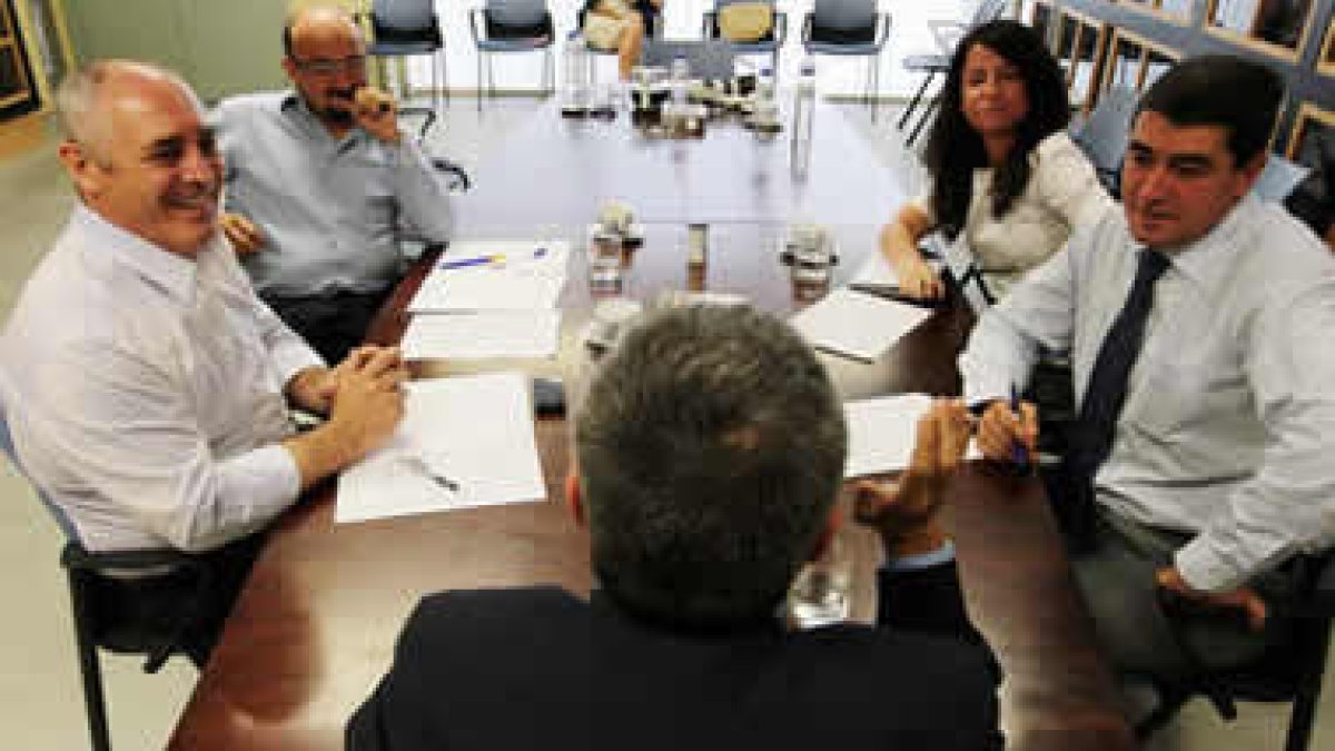 Rafael Blanco, Felipe Ramos, Asun G. Puente y Pablo Lago en el encuentro informativo con el alcalde