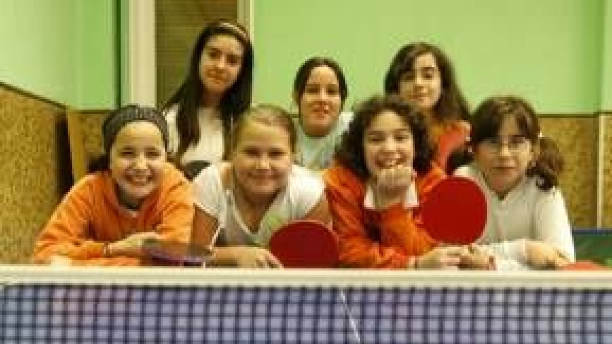 Formación del equipo del colegio Ponce de León de la categoría alevín femenino