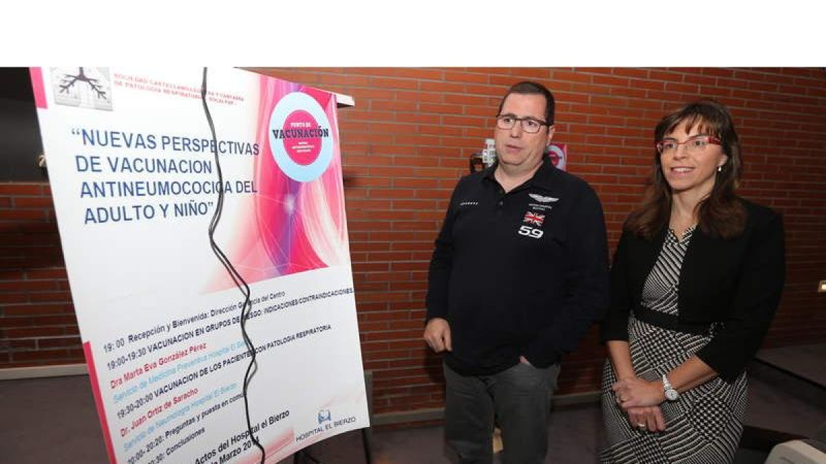 Los médicos Juan Ortiz y Marta González.