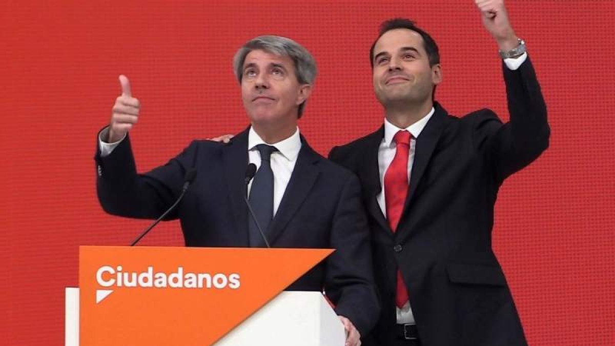 Ángel Garrido, acompañado por el candidato de Cs a la Comunidad de Madrid, Ignacio Aguado. J. B.