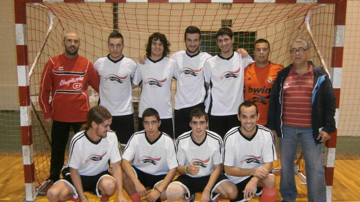Equipo del Salmerón Peluqueros campeón invicto de Bembibre.