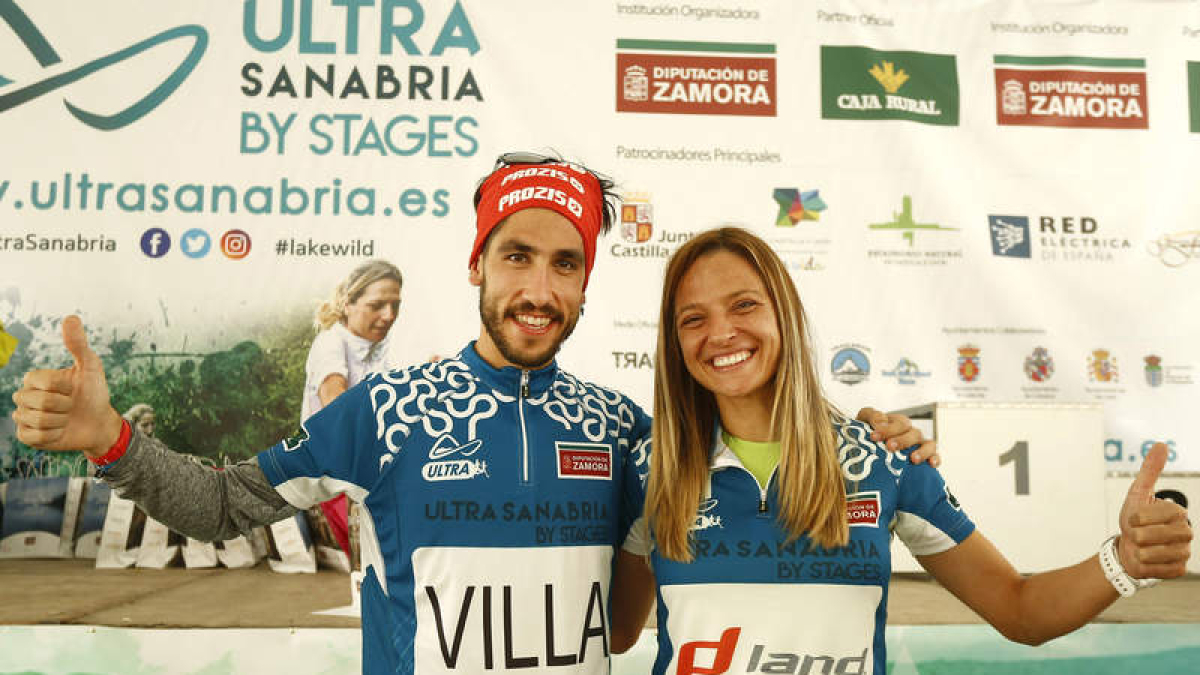 Pablo Villa junto a Aroa Sío, ambos triunfadores en una nueva edición del Ultra Sanabria Caja Rural. DL