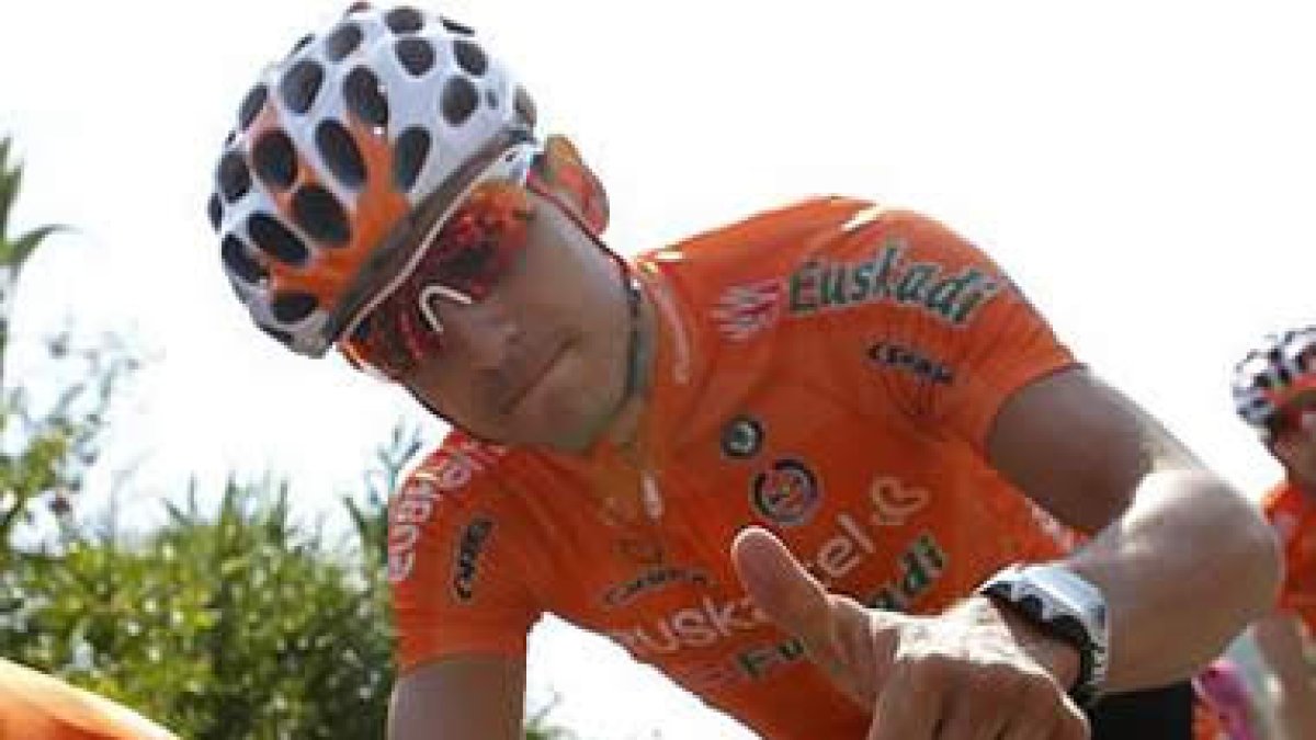 Igor Antón, feliz por ser de nuevo líder de la Vuelta.