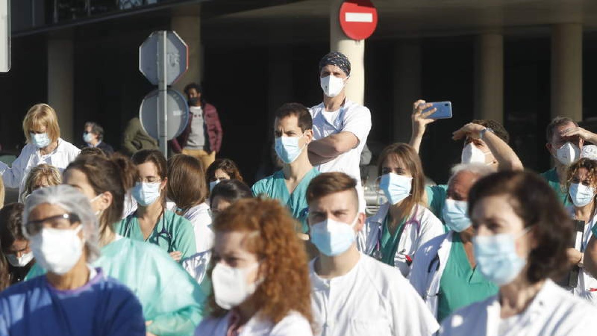 Una de las protestas de los sanitarios por la carga de trabajo y la falta de medios. RAMIRO