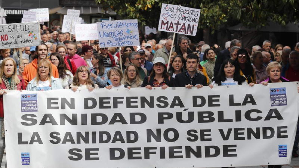 Imagen de la última manifestación en defensa de la sanidad celebrada en Ponferrada. ANA F. BARREDO