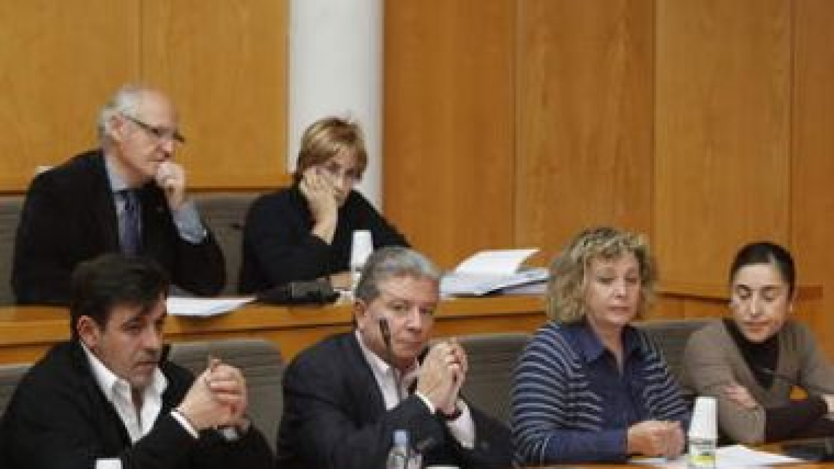 Una parte de los grupos de la oposición, ayer en el pleno de presupuestos.