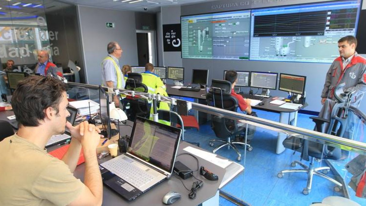 Sala de control de la planta de captura de CO2 en la Ciuden.