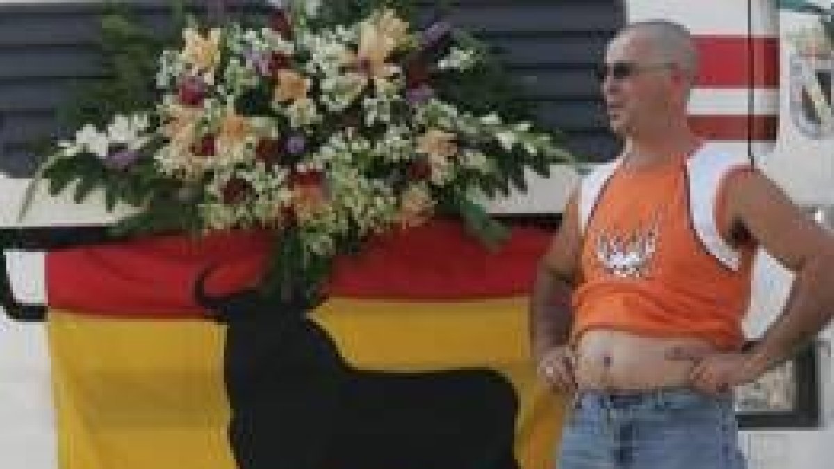 Los camioneros decoraron sus vehículos con toda clase de adornos: flores, globos, banderas...