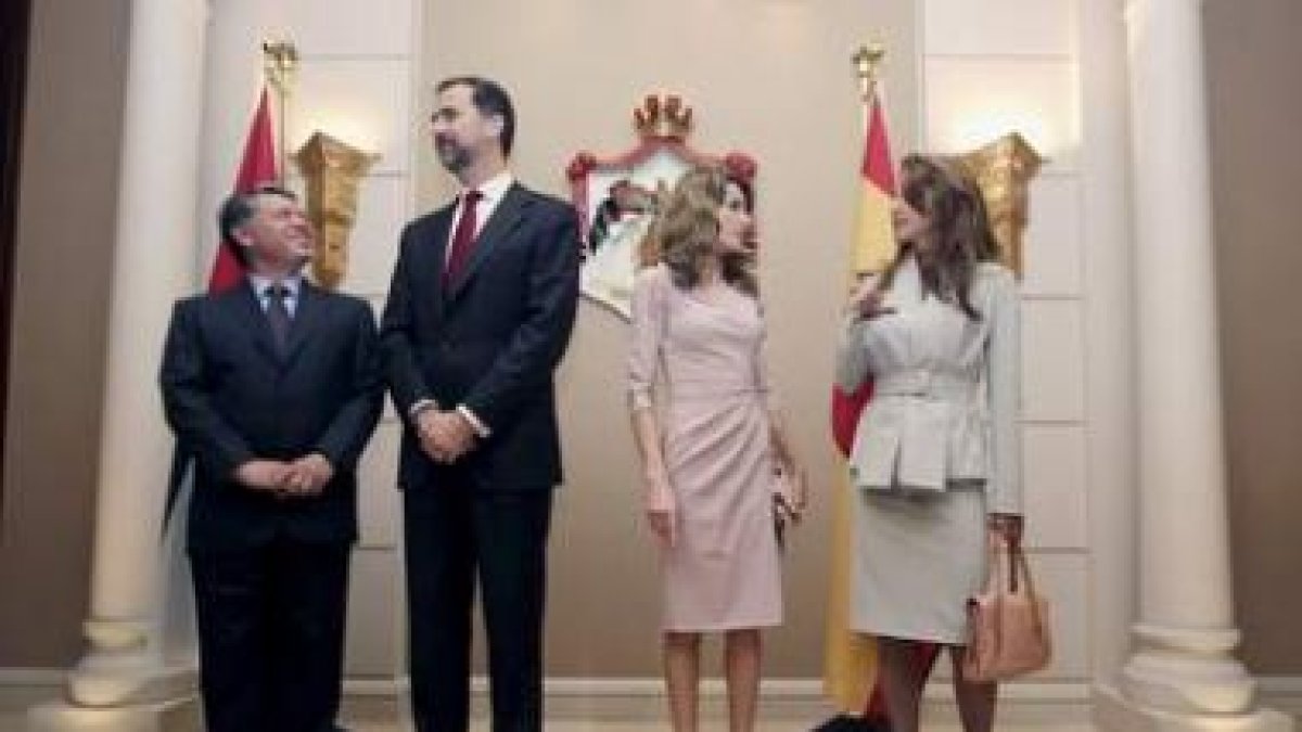 Abdalá II de Jordania, los príncipes de Asturias y la reina Rania.
