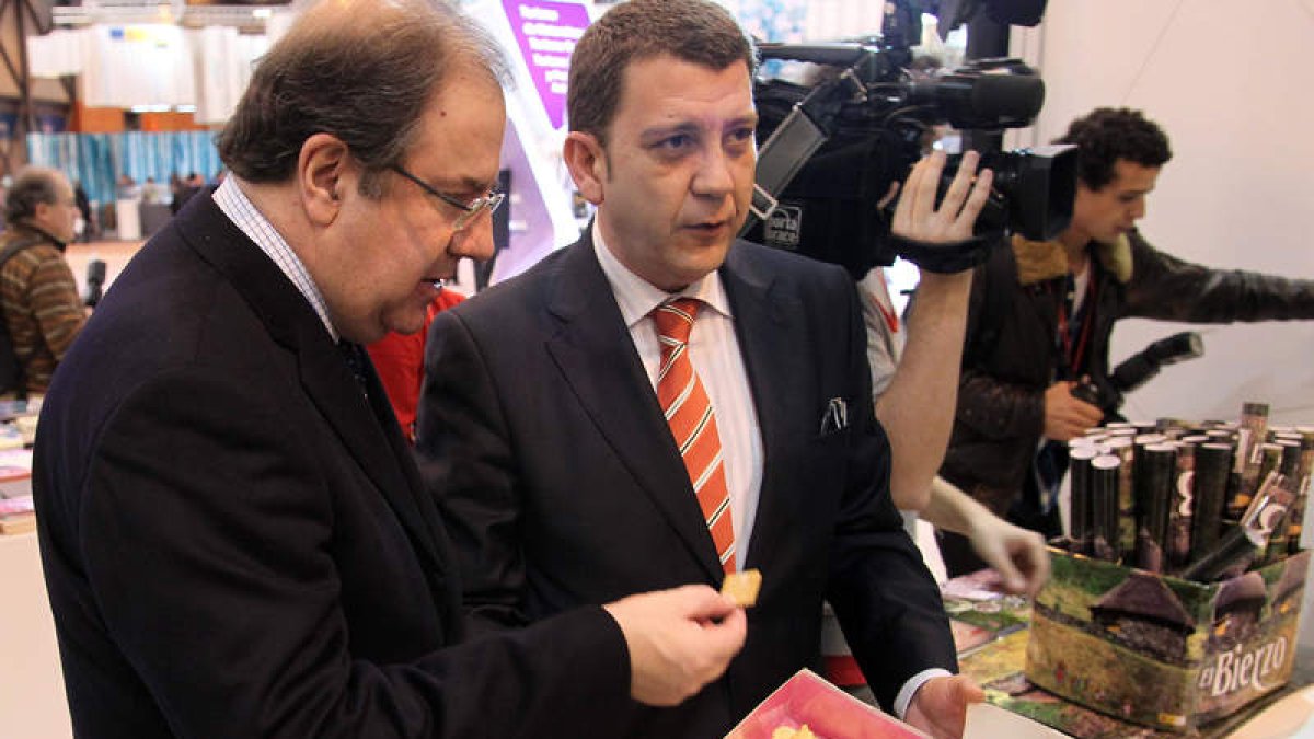 Juan Vicente Herrera, junto al alcalde de Ponferrada, Carlos López Riesco.