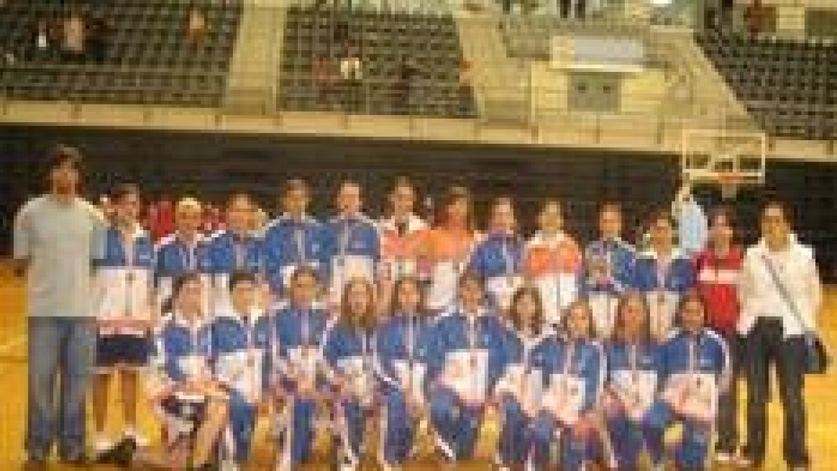 El equipo infantil de primer año del Aros León se hizo con el torneo El Goloso disputados en Avilés