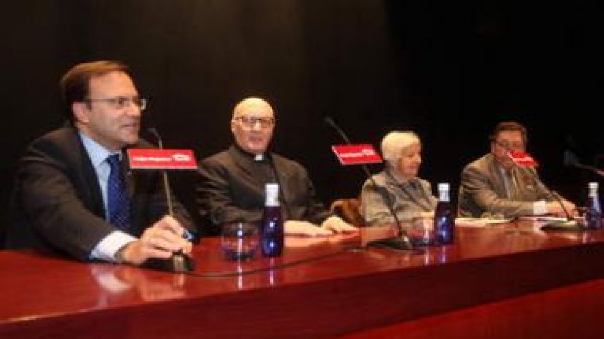 Rivadulla, gerente de la Fundación de la Hullera, Viñayo, Concha Casado y Cayón.