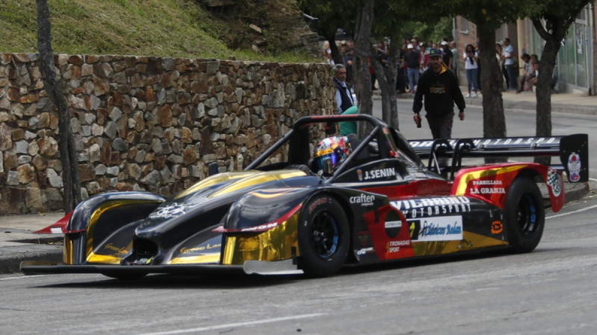 Alfonso Senín cumplió con los pronósticos y ganó. L. DE LA MATA