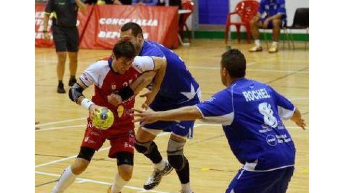 La lesión del serbio Cutura dejó al equipo leonés sin un director claro de juego en la segunda mitad