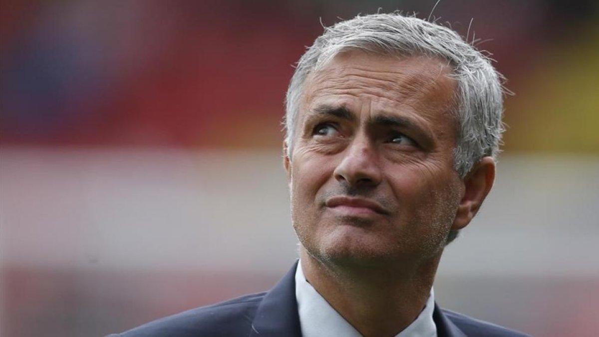 Mourinho, encajando la derrota ante el Watford.