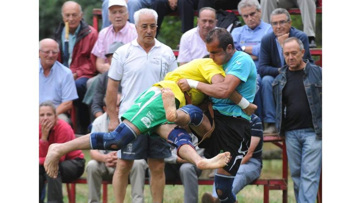 Víctor Llamazares vencía de nuevo en la final de ligeros a Iván Sánchez, uno de sus máximos rivales.