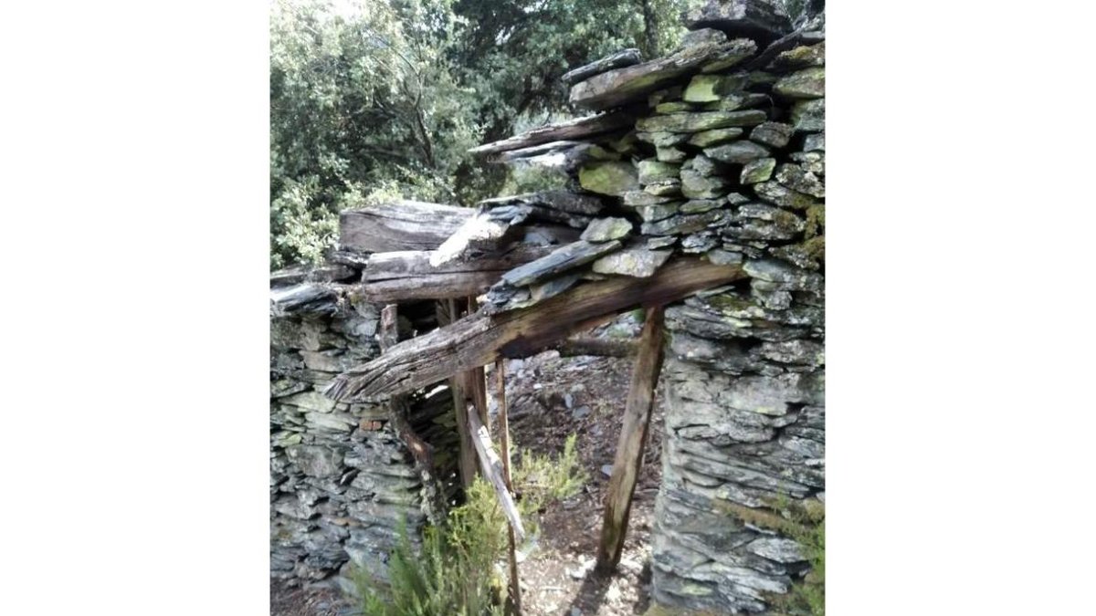 Una de las puertas de acceso a un cortín en Fonfría. HISPANIA NOSTRA