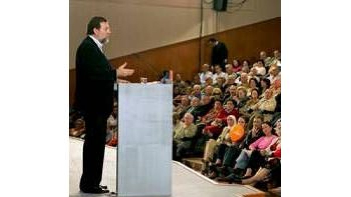 Mariano Rajoy interviene en un acto político de su formación en Sevilla