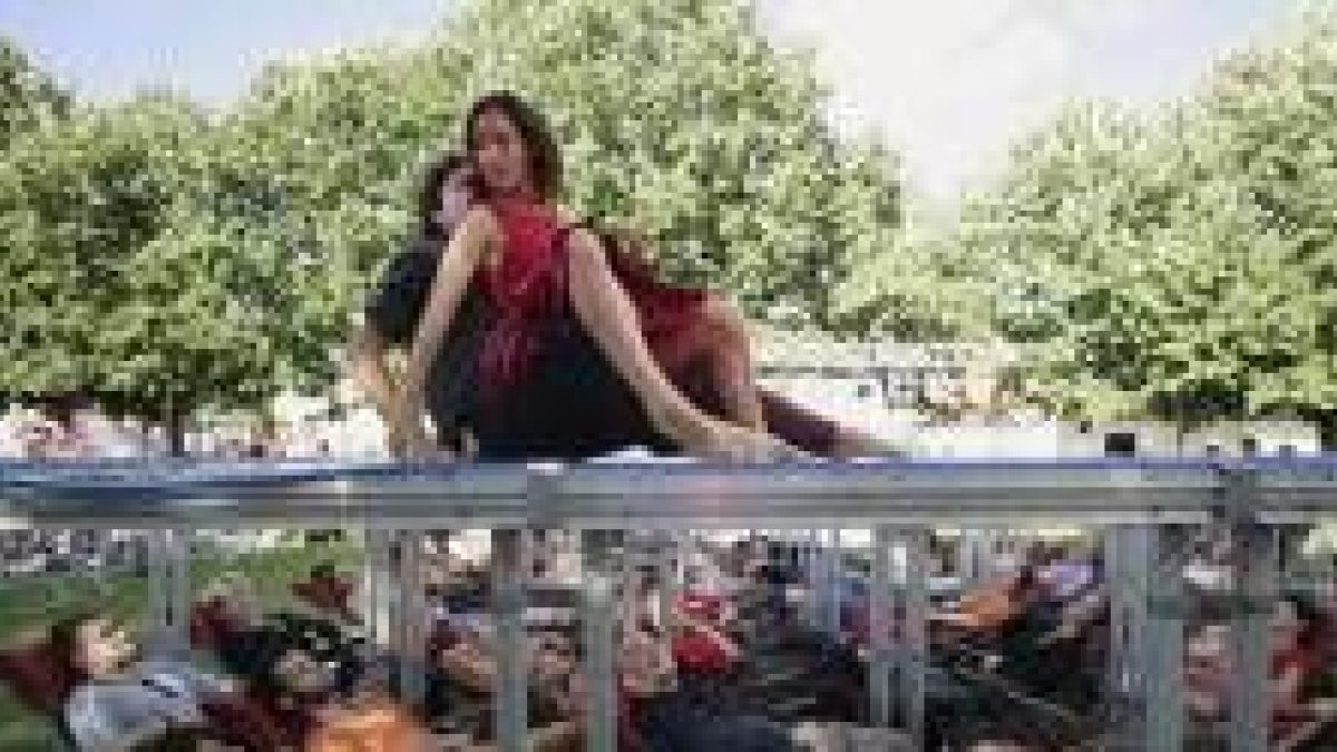 Producciones Imperdibles con el montaje «Mirando al cielo»