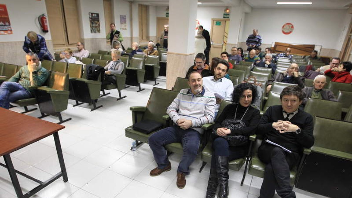La asamblea tuvo lugar en el salón de actos de UGT.