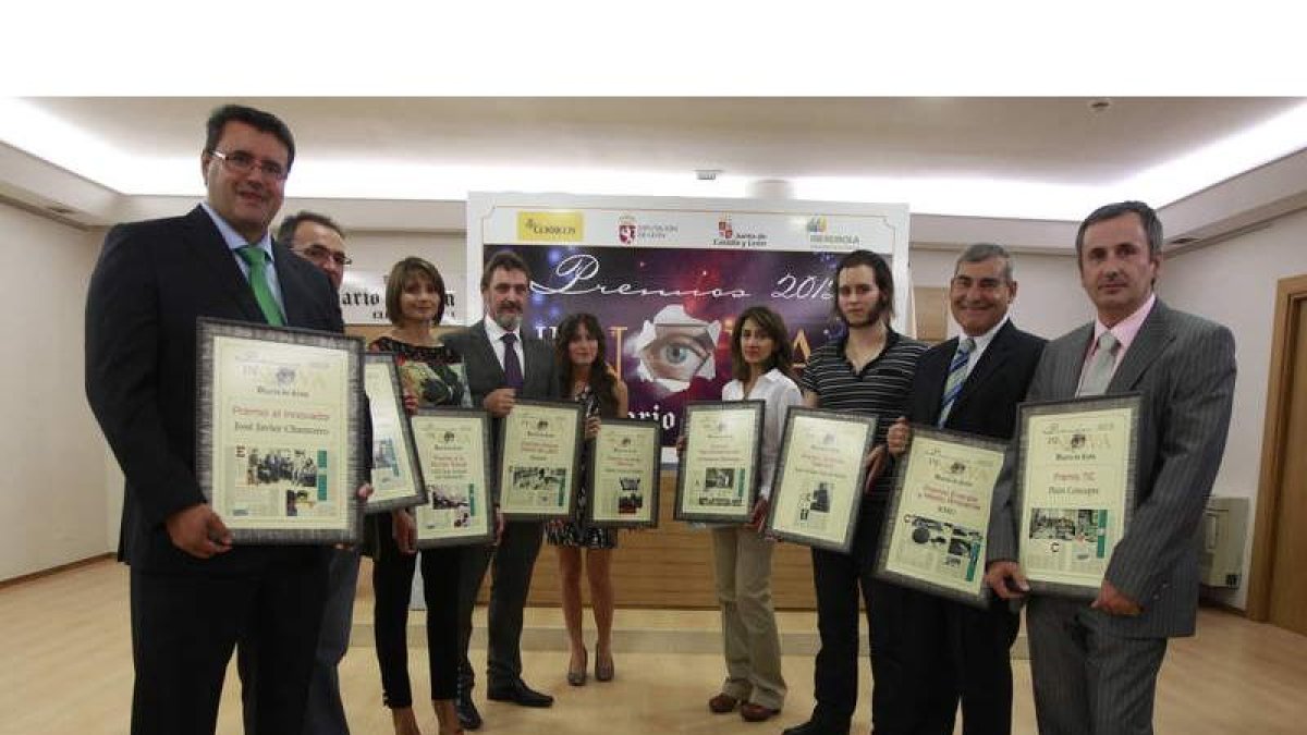 Los investigadores y emprendedores galardonados en la edición de los Premios Innova 2012.