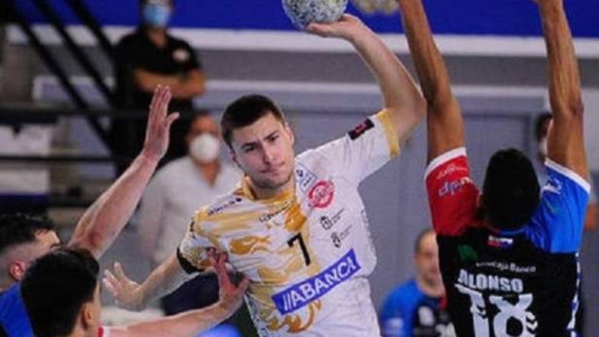 Jozinovic lleva desde el mes de marzo lesionado. LOF