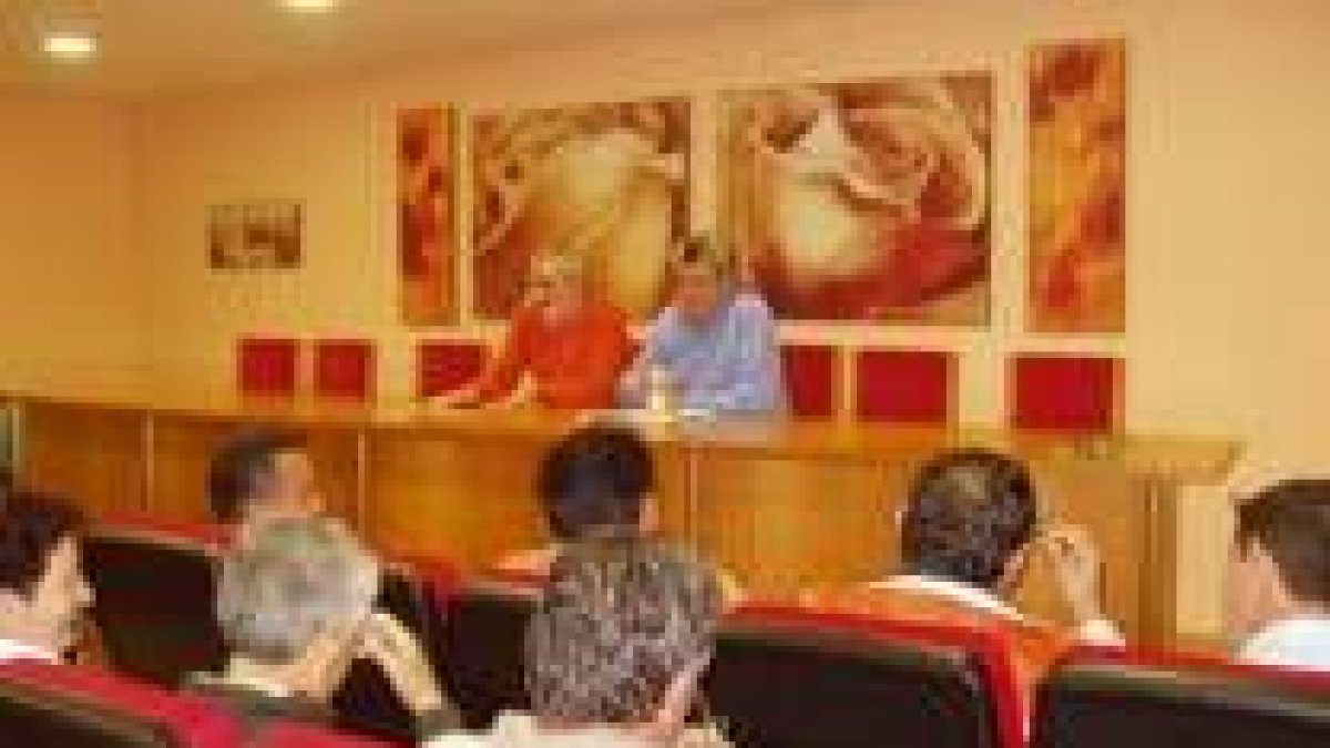 Matías Llorente y Miguel Martínez, durante el mitin en Cabreros del Río